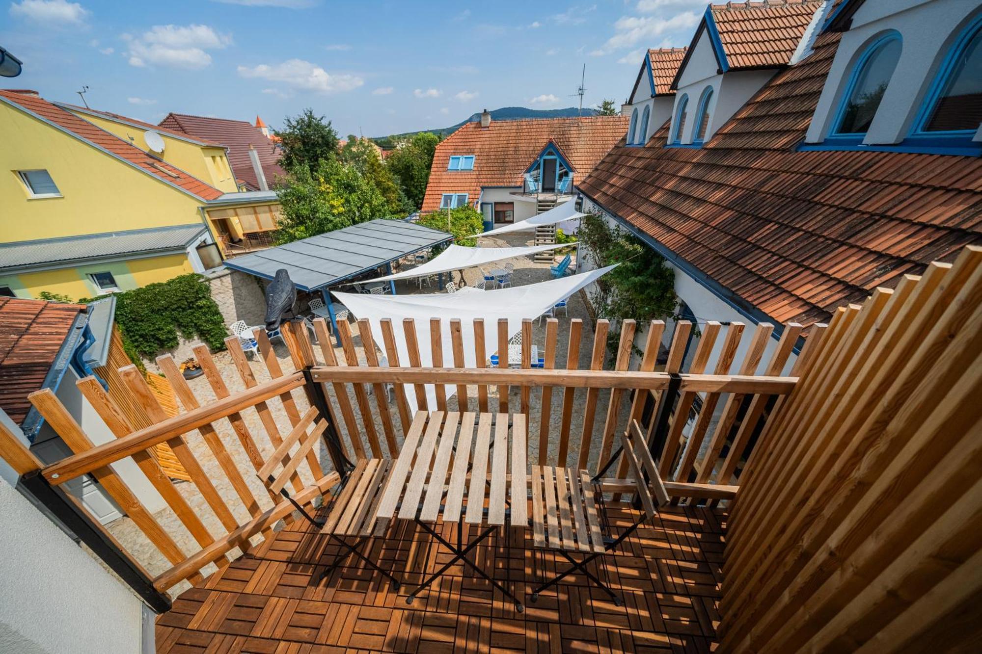 Naturalni Vinarstvi Tomas Krizek, Penzion Dvorek Dolní Dunajovice Exterior foto